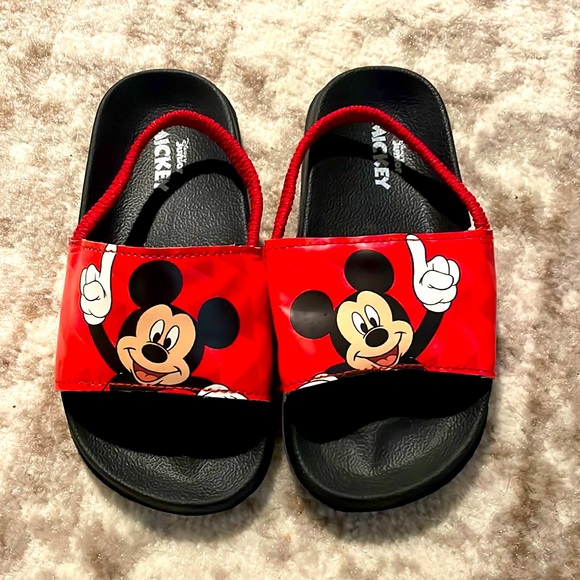 Disney Junior Mickey Mouse Sandals Sz 9/10 NEW - Picture 1 of 2